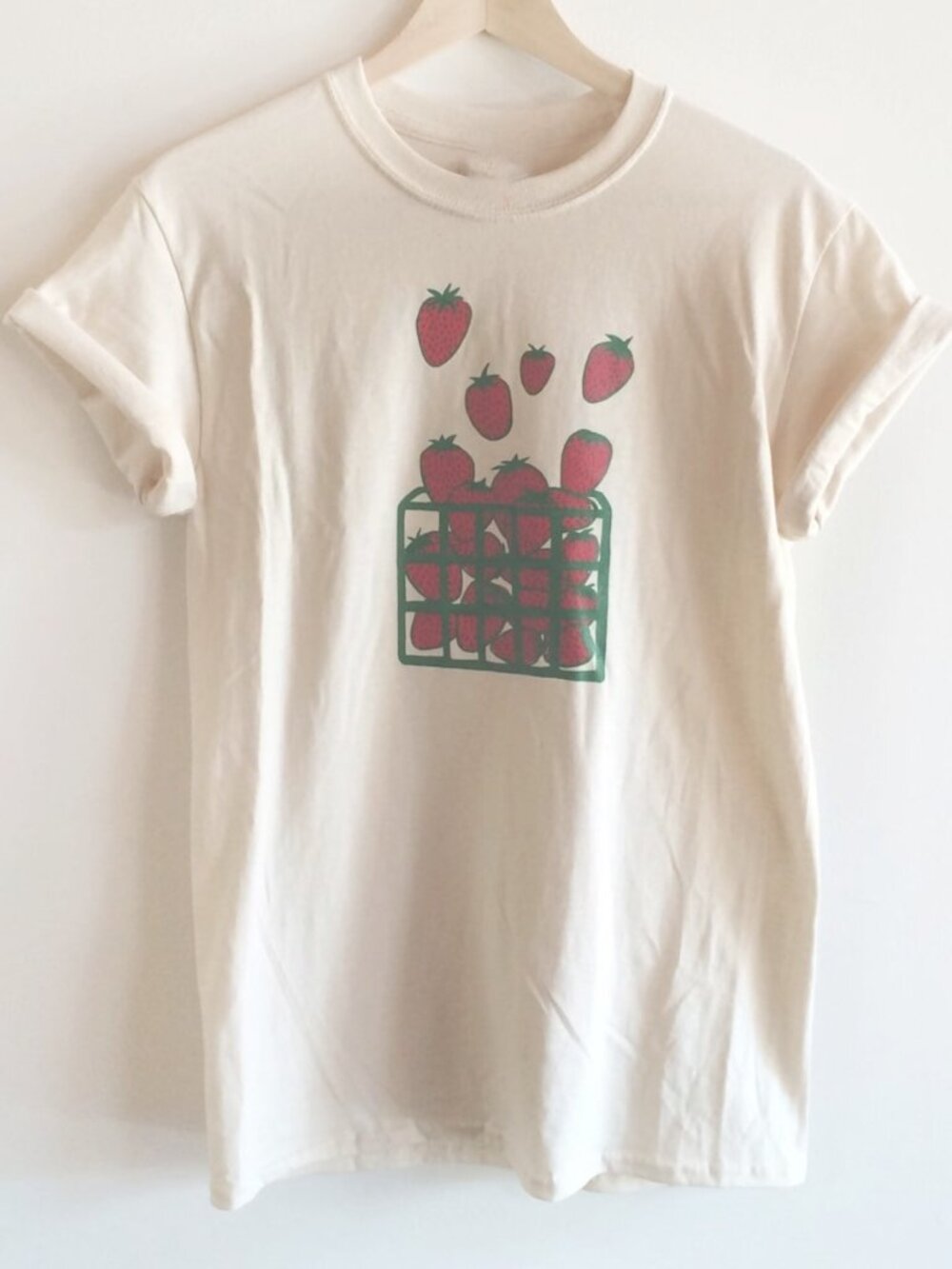 Strawberry Graphic T-Shirt 🍓| Screen Print Foodie Tee | Fresh Summer Aesthetic